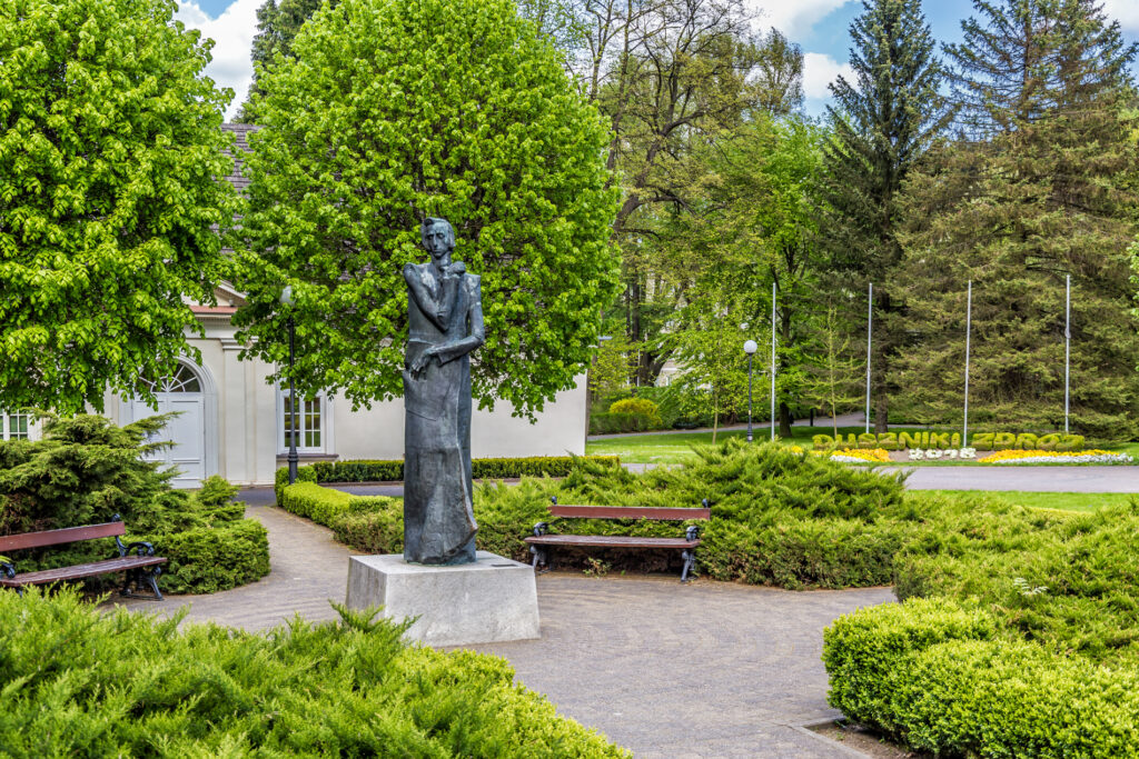 duszniki-zdroj-park-zdrojowy-pomnik-chopina Duszniki Zdrój - Pomnik Chopina w Parku Zdrojowym